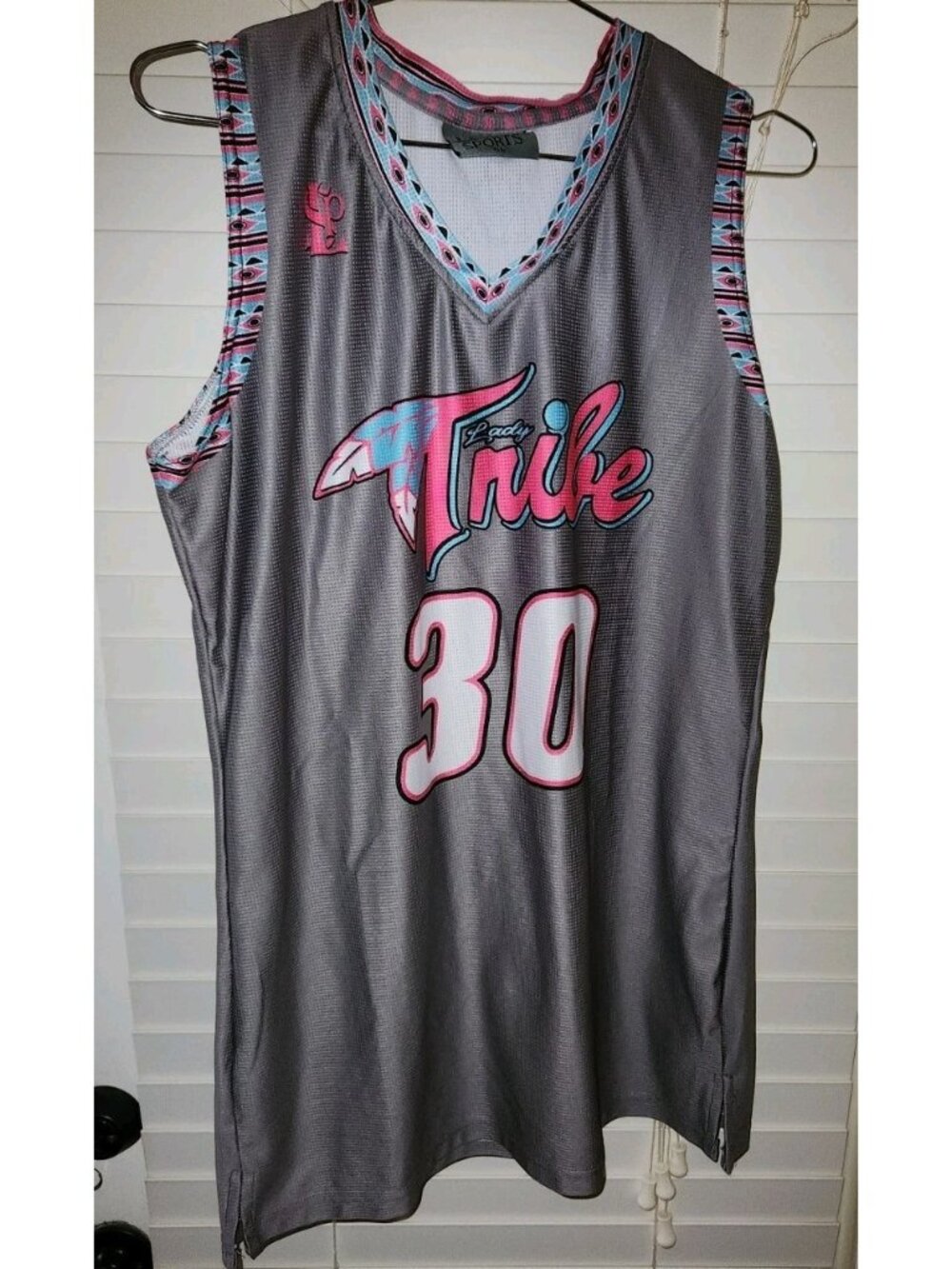 Lady Tribe Hampton #30 Women’s Large Basketball Jersey Gray